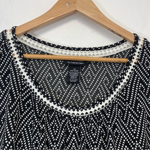 Catherines Anywear Top Woman 2X  Sleeveless Tank Black White Abstract Stretch - Picture 2 of 7